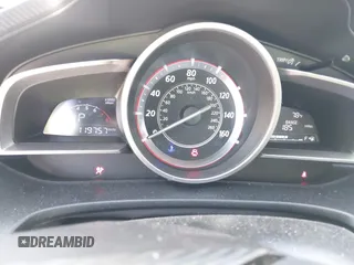 2015 Mazda 3 i Sport z VIN 3MZBM1U70FM163518, wystawiony jako IAAI lot #42127540 z przebiegiem 119 757 mil mil oraz . Historia ofert i sprzedaży dostępna na DreamBid. Obrazek 7.
