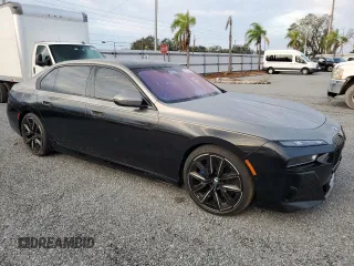 2023 BMW i7 xDrive60 z VIN WBY53EJ02PCL65182, wystawiony jako Copart lot #75177134 z przebiegiem 14 777 mil mil oraz Nie do naprawy. Historia ofert i sprzedaży dostępna na DreamBid. Obrazek 4.