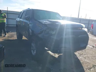 2018 Toyota 4Runner SR5 with VIN JTEBU5JR5J5555887, listed as a IAAI auction lot 41352408 with 157,829 mi miles. Bid and sale history available at carsss.com. Image 1.