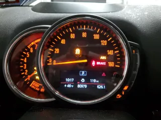 2018 MINI Countryman Cooper S z VIN WMZYT5C38J3E60877, wystawiony jako Copart lot #47411885 z przebiegiem 80 979 mil mil oraz Szkoda całkowita • Salvage title. Historia ofert i sprzedaży dostępna na DreamBid. Obrazek 9.