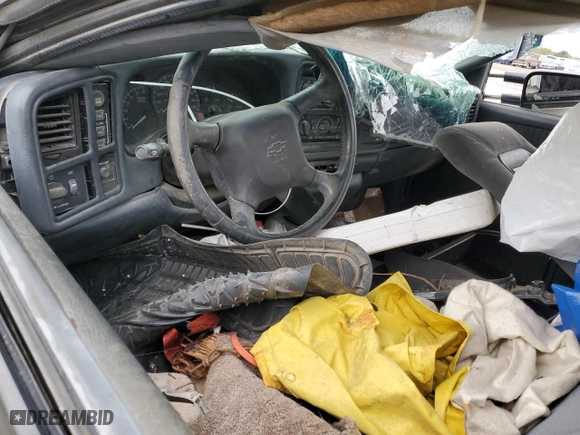 2000 Chevrolet Silverado 2500 with VIN 1GCGK24U4YE173455, listed as a Copart auction lot 79825213 with 140,404 mi miles and Salvage Title. Bid and sale history available at carsss.com. Image 8.