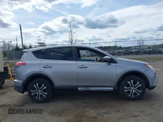 2018 Toyota RAV4 XLE with VIN 2T3WFREV9JW410102, listed as a IAAI auction lot 41929892 with 75,422 mi miles and . Bid and sale history available at carsss.com. Image 13.