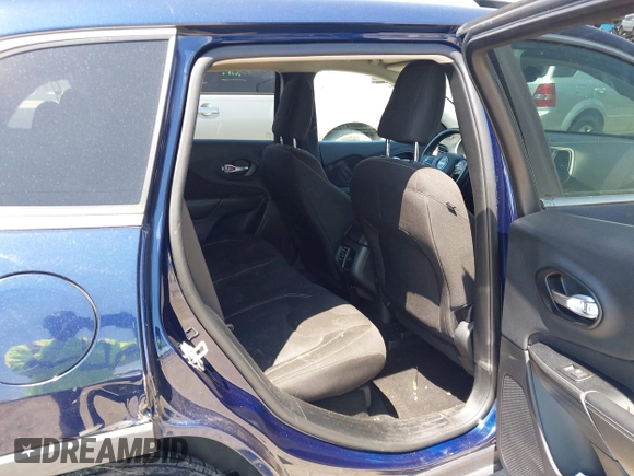 2016 Jeep Cherokee Latitude with VIN 1C4PJMCB5GW199103, listed as a IAAI auction lot 41929758 with 82,379 mi miles. Bid and sale history available at carsss.com. Image 8.