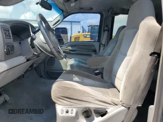 2004 Ford Excursion Special Serv z VIN 1FMSU41P04EB42532, wystawiony jako Copart lot #63594815 z przebiegiem 209 937 mil mil oraz Czysty tytuł • Clean title. Historia ofert i sprzedaży dostępna na DreamBid. Obrazek 7.