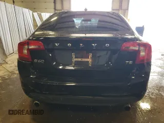 2013 Volvo S60 T5 Premier z VIN YV1612FS1D1220589, wystawiony jako Copart lot #58983665 z przebiegiem 81 341 mil mil oraz Szkoda całkowita • Salvage title. Historia ofert i sprzedaży dostępna na DreamBid. Obrazek 6.