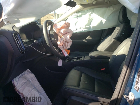 2024 Volvo XC40 Core Bright Theme with VIN YV4L12UK3R2208017, listed as a Copart auction lot 46664115 with 10,937 mi miles and Salvage title. Bid and sale history available at DreamBid. Image 7.