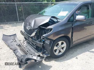 2011 Toyota Sienna LE AAS z VIN 5TDKK3DC1BS045280, wystawiony jako IAAI lot #42389241 z przebiegiem 165 653 mil mil oraz . Historia ofert i sprzedaży dostępna na DreamBid. Obrazek 18.