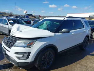 2017 Ford Explorer XLT with VIN 1FM5K7D82HGD03031, listed as a IAAI auction lot 38708280 with 137,906 mi miles. Bid and sale history available at carsss.com. Image 17.