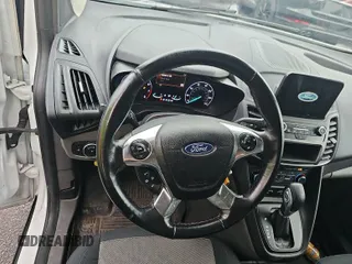 2019 Ford Transit Connect XL z VIN NM0LS7E28K1396540, wystawiony jako IAAI lot #42818829 z przebiegiem 83 782 mil mil oraz . Historia ofert i sprzedaży dostępna na DreamBid. Obrazek 25.