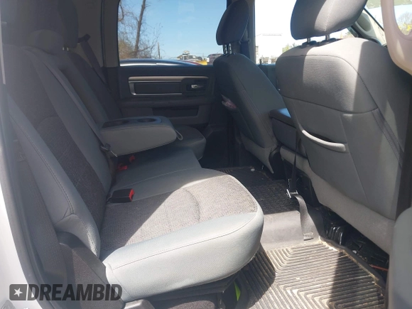 2019 Ram 1500 Big Horn z VIN 1C6RR7LT6KS689861, wystawiony jako IAAI lot #41995921 z przebiegiem 82 409 mil mil oraz . Historia ofert i sprzedaży dostępna na DreamBid. Obrazek 8.