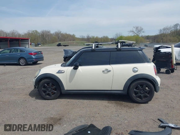 2007 MINI Hardtop S with VIN WMWMF73547TV31403, listed as a IAAI auction lot 42066433 with 156,730 mi miles and . Bid and sale history available at DreamBid. Image 15.