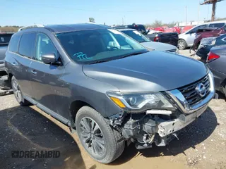 2017 Nissan Pathfinder SV with VIN 5N1DR2MM2HC613081, listed as a IAAI auction lot 41979227 with 137,371 mi miles. Bid and sale history available at carsss.com. Image 1.