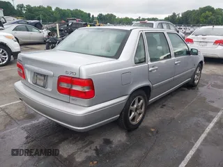 2000 Volvo S70 z VIN YV1LS56D6Y2639248, wystawiony jako IAAI lot #42367034 z przebiegiem 112 571 mil mil oraz . Historia ofert i sprzedaży dostępna na DreamBid. Obrazek 4.