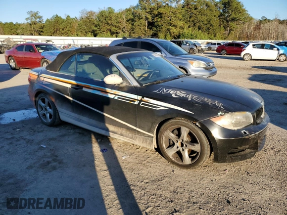 2008 BMW 1 Series 135i z VIN WBAUN93588VF55047, wystawiony jako Copart lot #76949664 z przebiegiem 77 028 mil mil oraz Szkody całkowita. Historia ofert i sprzedaży dostępna na DreamBid. Obrazek 4.