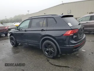 2024 Volkswagen Tiguan SE R-Line Black z VIN 3VV8B7AX3RM178840, wystawiony jako Copart lot #55619025 z przebiegiem 5 674 mil mil oraz Szkoda całkowita • Salvage title. Historia ofert i sprzedaży dostępna na DreamBid. Obrazek 2.