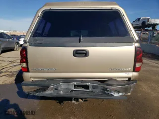 2004 Chevrolet Silverado 1500 with VIN 2GCEC19V741217833, listed as a Copart auction lot 84259754 with 233,517 mi miles and Salvage Title. Bid and sale history available at carsss.com. Image 6.