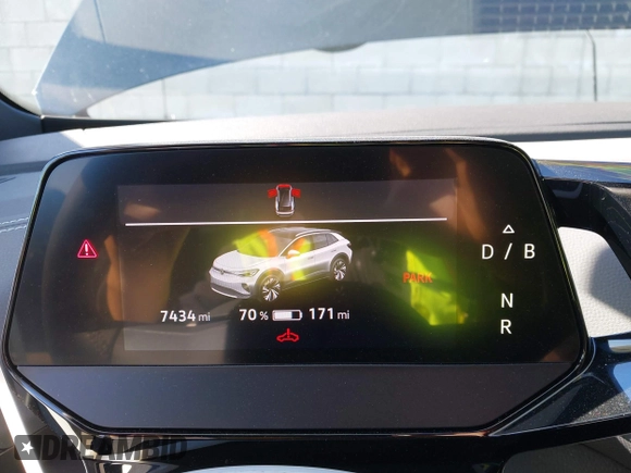 2023 Volkswagen ID.4 Pro z VIN 1V2DNPE85PC028748, wystawiony jako IAAI lot #41348983 z przebiegiem 7 434 mil mil oraz . Historia ofert i sprzedaży dostępna na DreamBid. Obrazek 17.