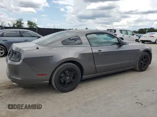 2013 Ford Mustang V6 z VIN 1ZVBP8AM8D5215538, wystawiony jako Copart lot #62214695 z przebiegiem 130 904 mil mil oraz Czysty tytuł • Clean title. Historia ofert i sprzedaży dostępna na DreamBid. Obrazek 3.