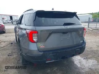 2023 Ford Explorer Timberline z VIN 1FMSK8JH1PGB87848, wystawiony jako IAAI lot #42099995 z przebiegiem 28 456 mil mil oraz . Historia ofert i sprzedaży dostępna na DreamBid. Obrazek 3.