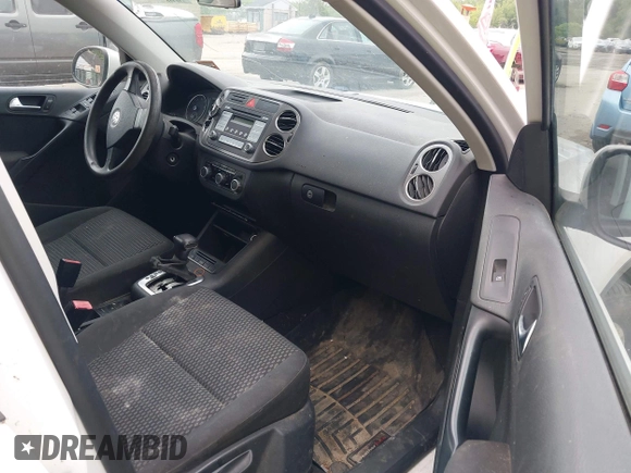 2010 Volkswagen Tiguan S with VIN WVGBV7AX2AW524632, listed as a IAAI auction lot 42531994 with 198,282 mi miles and . Bid and sale history available at DreamBid. Image 5.
