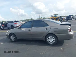 2006 Toyota Camry STD z VIN 4T1BE32K96U719755, wystawiony jako IAAI lot #42484020 z przebiegiem 155 910 mil mil oraz . Historia ofert i sprzedaży dostępna na DreamBid. Obrazek 14.
