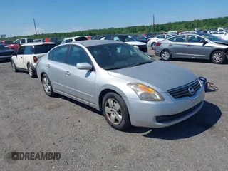 2007 Nissan Altima S with VIN 1N4AL21E47C161354, listed as a IAAI auction lot 42226945 with 341,250 mi miles and . Bid and sale history available at carsss.com. Image 1.