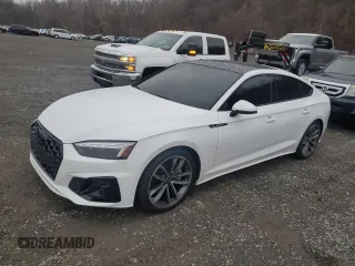 2024 Audi A5 Sportback S line Premium z VIN WAUDACF52RA077797, wystawiony jako Copart lot #50206795 z przebiegiem 6 576 mil mil oraz Szkoda całkowita • Salvage title. Historia ofert i sprzedaży dostępna na DreamBid. Obrazek 1.