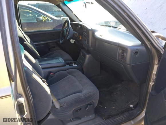 2000 Chevrolet Silverado 1500 LS with VIN 2GCEC19TXY1399466, listed as a IAAI auction lot 41814297 with 275,725 mi miles. Bid and sale history available at carsss.com. Image 5.