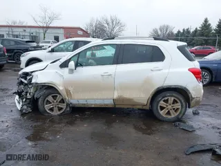2020 Chevrolet Trax LT with VIN KL7CJPSB6LB313402, listed as a IAAI auction lot 41490132 with 59,459 mi miles. Bid and sale history available at carsss.com. Image 14.