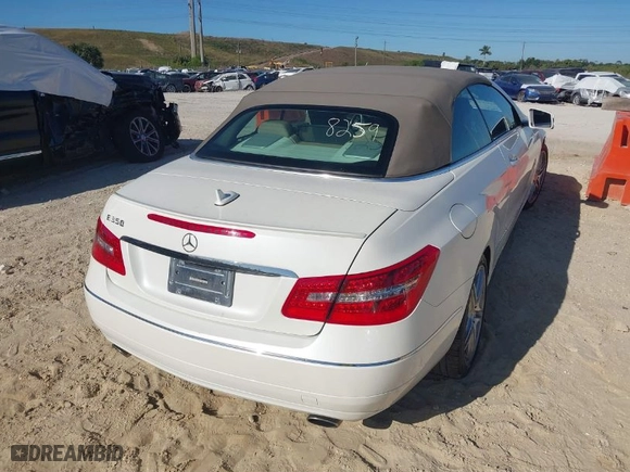 2013 Mercedes-Benz E-Class E 350 with VIN WDDKK5KF4DF209140, listed as a IAAI auction lot 41829168 with 100,548 mi miles. Bid and sale history available at carsss.com. Image 4.