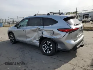 2022 Toyota Highlander XLE z VIN 5TDHZRBH9NS587335, wystawiony jako Copart lot #53280485 z przebiegiem 19 605 mil mil oraz Szkoda całkowita • Salvage title. Historia ofert i sprzedaży dostępna na DreamBid. Obrazek 2.