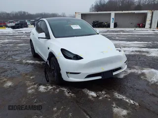 2024 Tesla Model Y Long Range z VIN 7SAYGDEE5RA326577, wystawiony jako IAAI lot #41531364 z przebiegiem 5353 mil mil oraz . Historia ofert i sprzedaży dostępna na DreamBid. Obrazek 19.