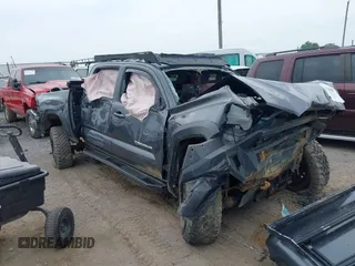 2021 Toyota Tacoma SR z VIN 3TYCZ5AN9MT051711, wystawiony jako IAAI lot #42348285 z przebiegiem 38 342 mil mil oraz . Historia ofert i sprzedaży dostępna na DreamBid. Obrazek 1.