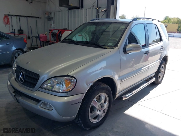 2002 Mercedes-Benz M-Class with VIN 4JGAB54E32A360356, listed as a IAAI auction lot 40540769 with 235,810 mi miles. Bid and sale history available at carsss.com. Image 2.