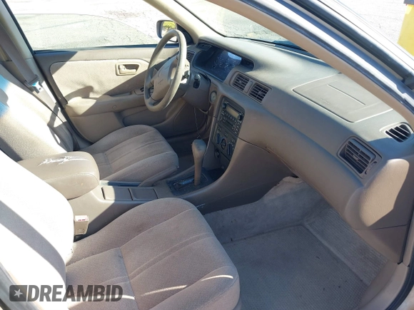 2001 Toyota Camry CE with VIN JT2BG22KX10559757, listed as a IAAI auction lot 41823719 with 72,775 mi miles. Bid and sale history available at carsss.com. Image 5.
