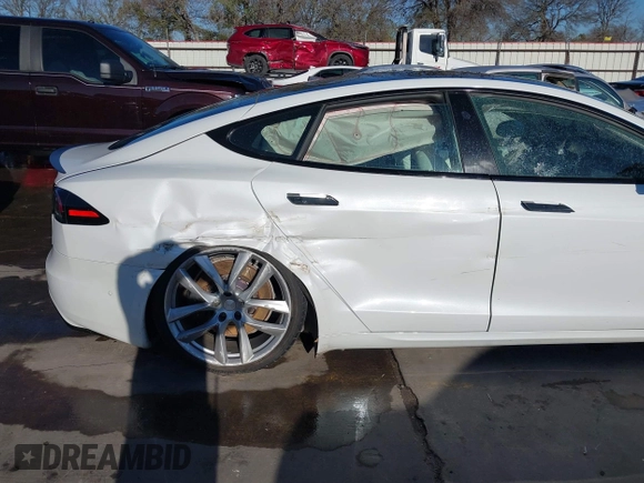 2022 Tesla Model S Plaid z VIN 5YJSA1E63NF483873, wystawiony jako IAAI lot #41204003 z przebiegiem 15 mil mil oraz . Historia ofert i sprzedaży dostępna na DreamBid. Obrazek 19.