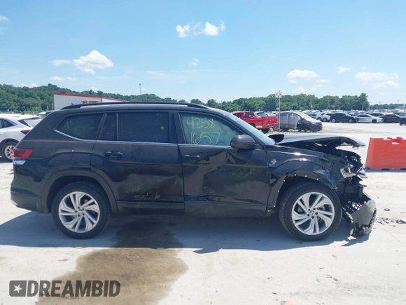 2021 Volkswagen Atlas SE with VIN 1V2WR2CAXMC586838, listed as a IAAI auction lot 42581657 with 60,922 mi miles and . Bid and sale history available at DreamBid. Image 13.