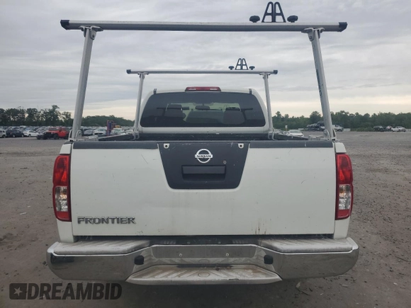 2014 Nissan Frontier S z VIN 1N6BD0CT5EN767305, wystawiony jako Copart lot #58422855 z przebiegiem 141 378 mil mil oraz Czysty tytuł • Clean title. Historia ofert i sprzedaży dostępna na DreamBid. Obrazek 6.