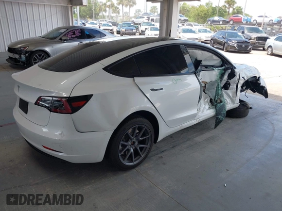 2023 Tesla Model 3 z VIN 5YJ3E1EAXPF606178, wystawiony jako IAAI lot #42543528 z przebiegiem 26 638 mil mil oraz . Historia ofert i sprzedaży dostępna na DreamBid. Obrazek 4.