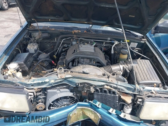 1999 Isuzu Rodeo S with VIN 4S2CK58W6X4332027, listed as a IAAI auction lot 42087396 with 258,508 mi miles and . Bid and sale history available at DreamBid. Image 10.