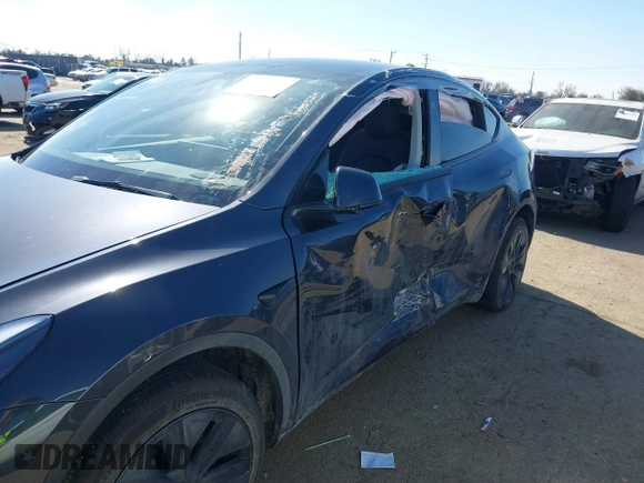 2024 Tesla Model Y with VIN 7SAYGDED8RF213796, listed as a IAAI auction lot 41634130 with 7,710 mi miles and . Bid and sale history available at DreamBid. Image 6.