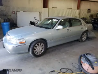 2007 Lincoln Town Car Signature Limited with VIN 1LNHM82VX7Y632445, listed as a Copart auction lot 50811845 with 197,104 mi miles and Salvage Title. Bid and sale history available at carsss.com. Image 1.