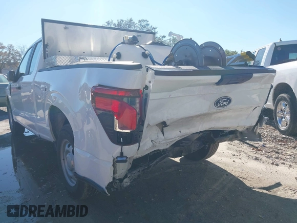 2024 Ford F-150 XL z VIN 1FTEX1KP7RKE49677, wystawiony jako IAAI lot #41592556 z przebiegiem 11 136 mil mil oraz . Historia ofert i sprzedaży dostępna na DreamBid. Obrazek 6.