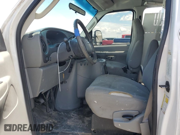 2008 Ford Econoline Cargo Commercial z VIN 1FTNE24L58DA41803, wystawiony jako Copart lot #52803705 z przebiegiem Nie podano mil oraz Szkoda całkowita • Salvage title. Historia ofert i sprzedaży dostępna na DreamBid. Obrazek 7.