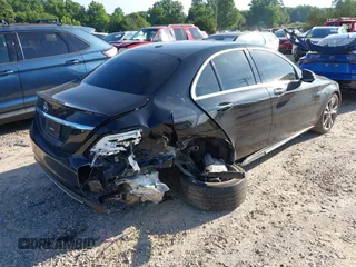 2019 Mercedes-Benz C 300 z VIN 55SWF8DB1KU318960, wystawiony jako IAAI lot #42547725 z przebiegiem 90 743 mil mil oraz . Historia ofert i sprzedaży dostępna na DreamBid. Obrazek 4.
