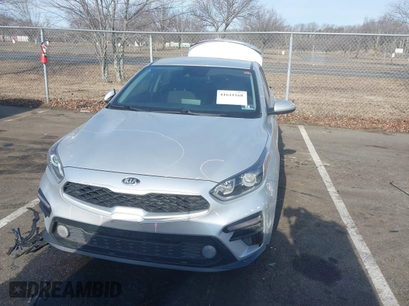 2019 Kia Forte LXS z VIN 3KPF24AD4KE095931, wystawiony jako IAAI lot #41641168 z przebiegiem 88 384 mil mil oraz . Historia ofert i sprzedaży dostępna na DreamBid. Obrazek 11.