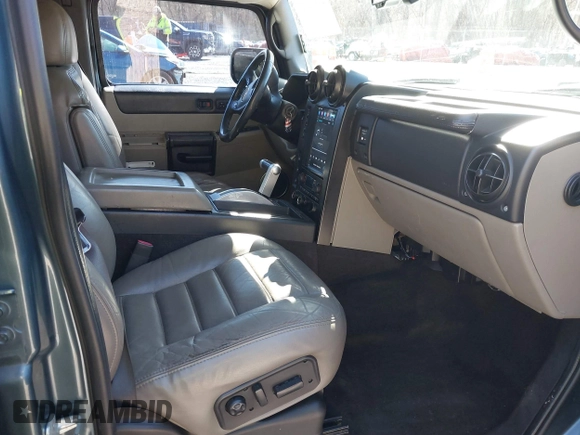 2005 Hummer H2 SUT with VIN 5GRGN22U85H107090, listed as a IAAI auction lot 41514241 with 202,119 mi miles. Bid and sale history available at carsss.com. Image 5.