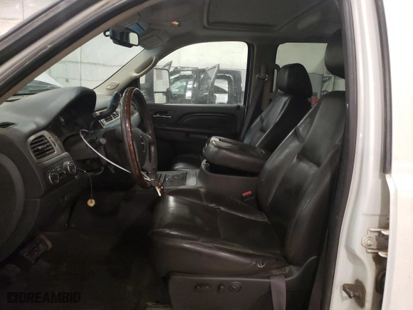 2011 GMC Sierra 2500HD Denali with VIN 1GT125C89BF201957, listed as a Copart auction lot 44702485 with 198,559 mi miles and Salvage Title. Bid and sale history available at carsss.com. Image 7.