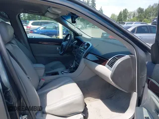 2008 Cadillac SRX RWD z VIN 1GYEE637180205948, wystawiony jako IAAI lot #42487005 z przebiegiem 203 458 mil mil oraz . Historia ofert i sprzedaży dostępna na DreamBid. Obrazek 5.