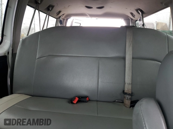 2014 Ford Econoline Passenger XL z VIN 1FBNE3BL8EDB20505, wystawiony jako Copart lot #86013044 z przebiegiem 176 981 mil mil oraz Tytuł czysty. Historia ofert i sprzedaży dostępna na DreamBid. Obrazek 10.